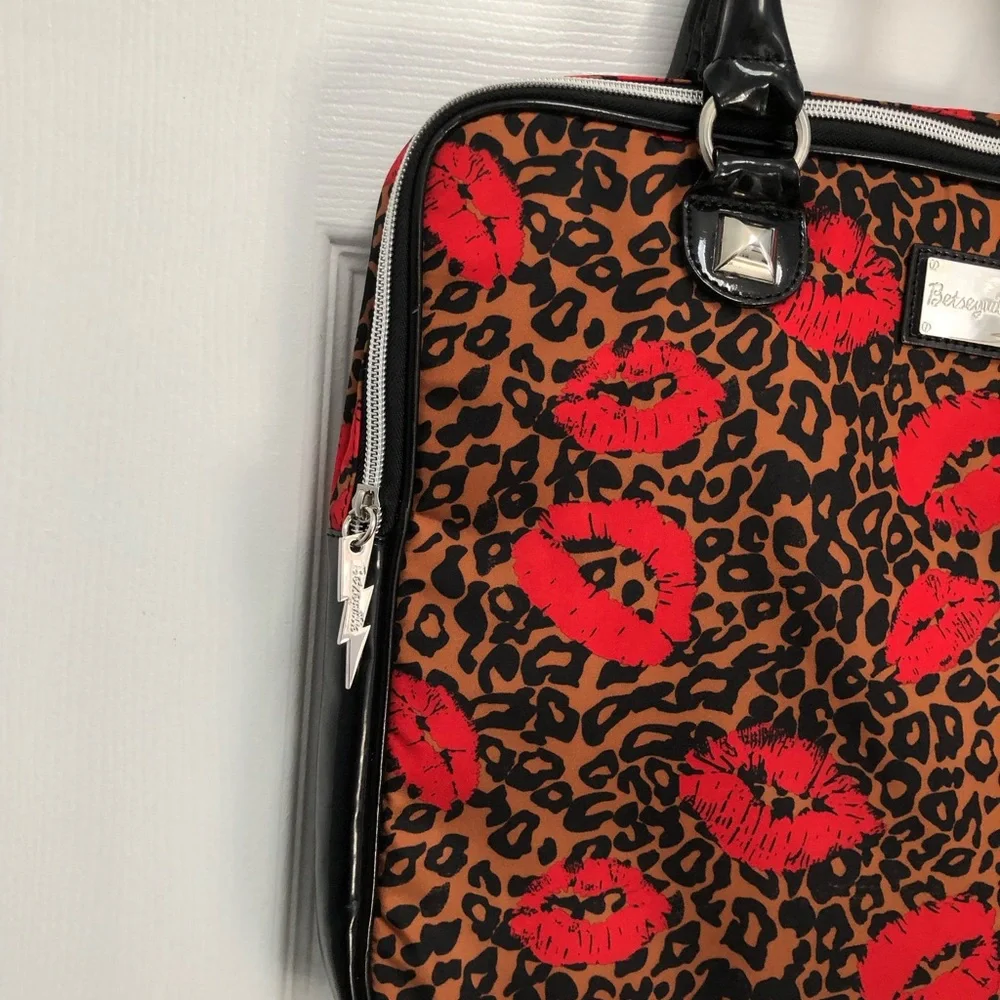 Betsey Johnson flaws multiple